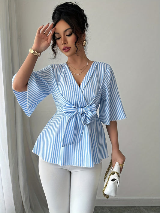 💙 Blouse Élégante pour Femme – Rayures Bleues et Blanches, Col V et Nœud à la Taille