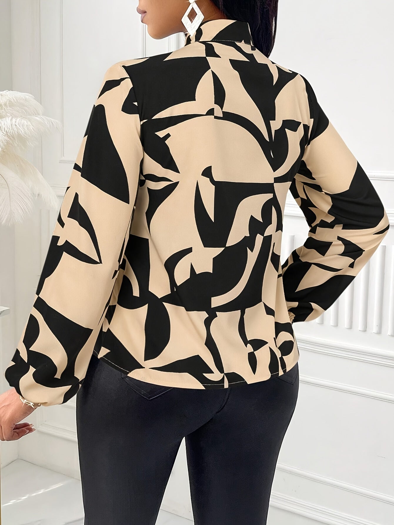 Chemise à manches longues pour femmes avec détail de cravate