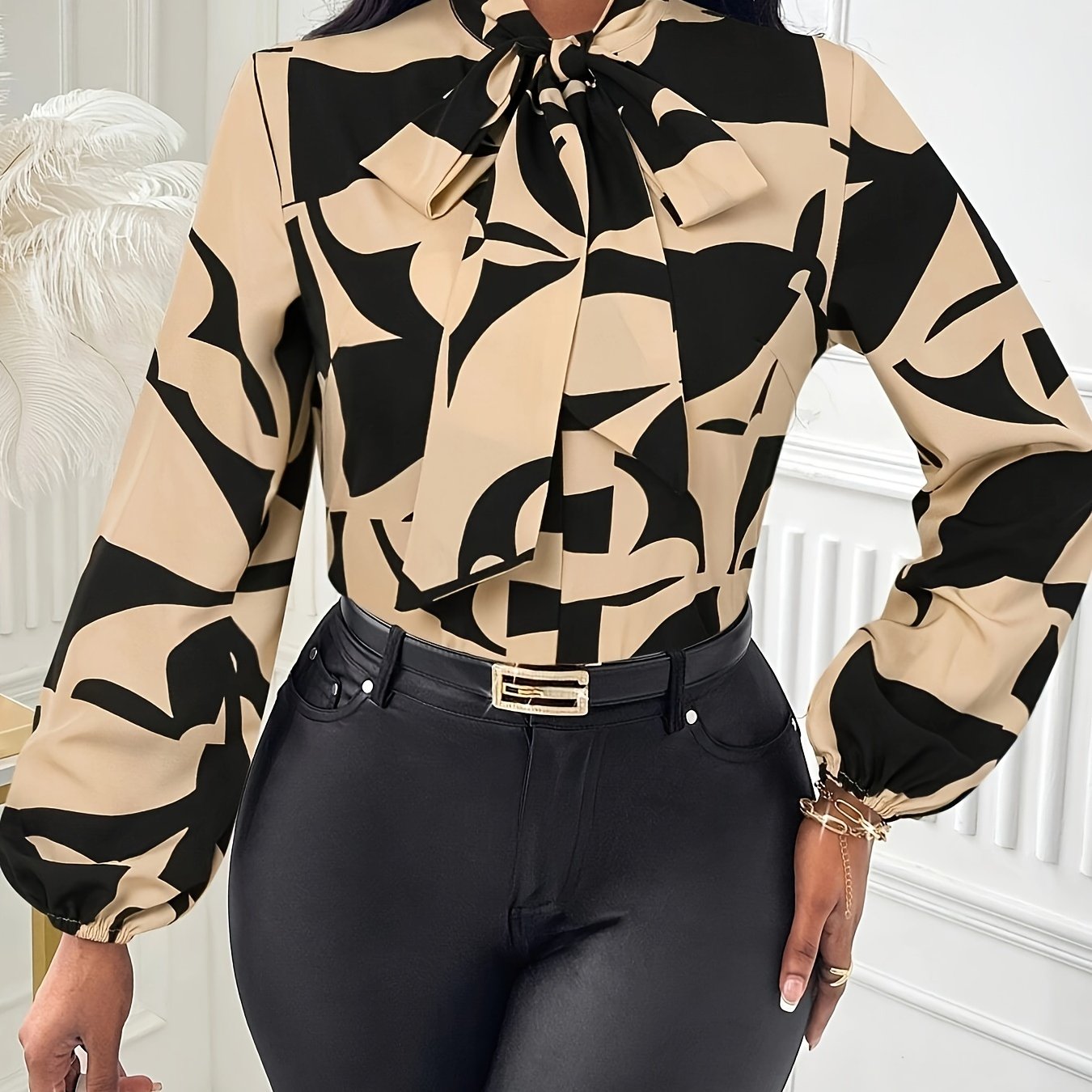 Chemise à manches longues pour femmes avec détail de cravate