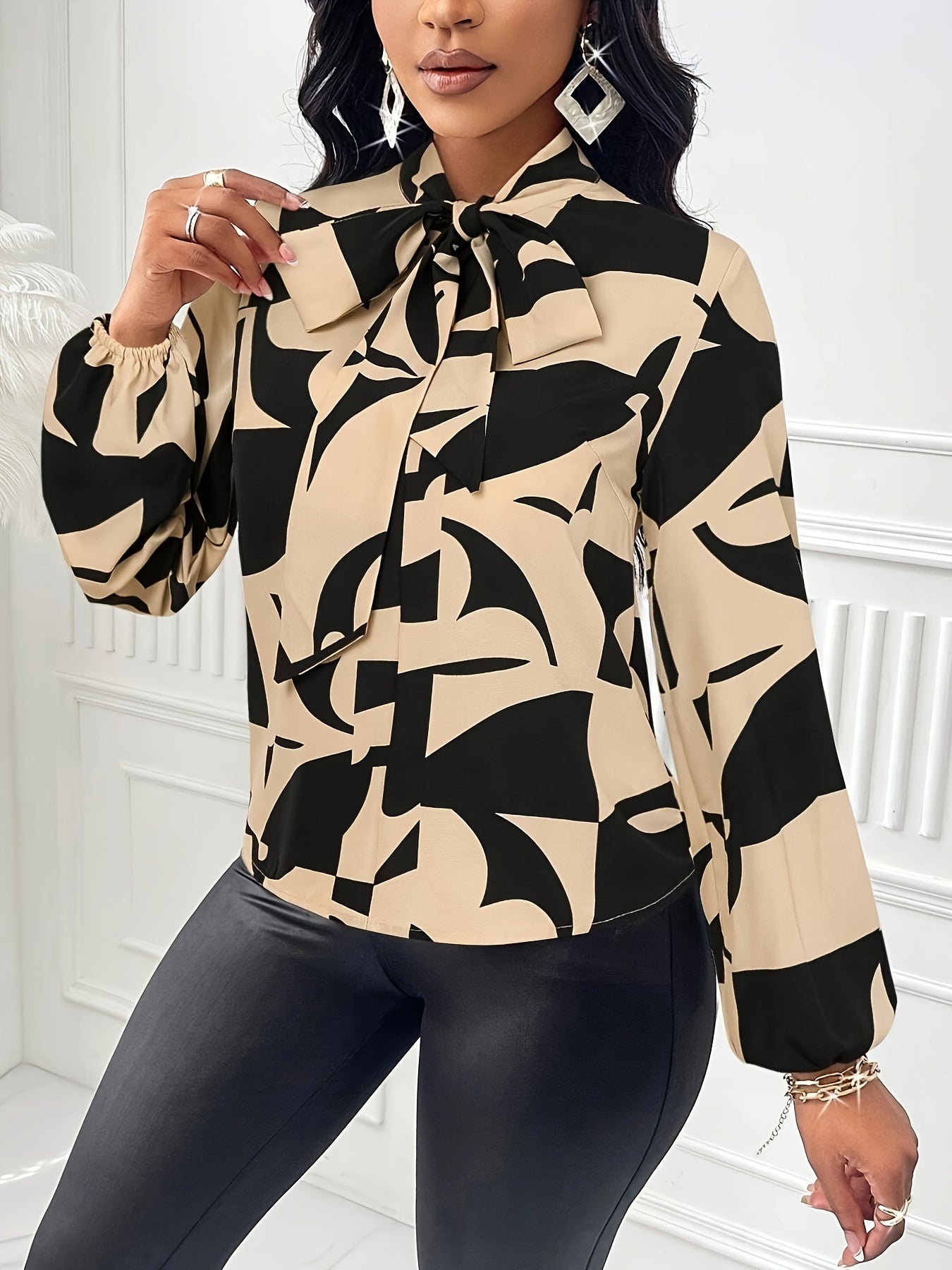 Chemise à manches longues pour femmes avec détail de cravate