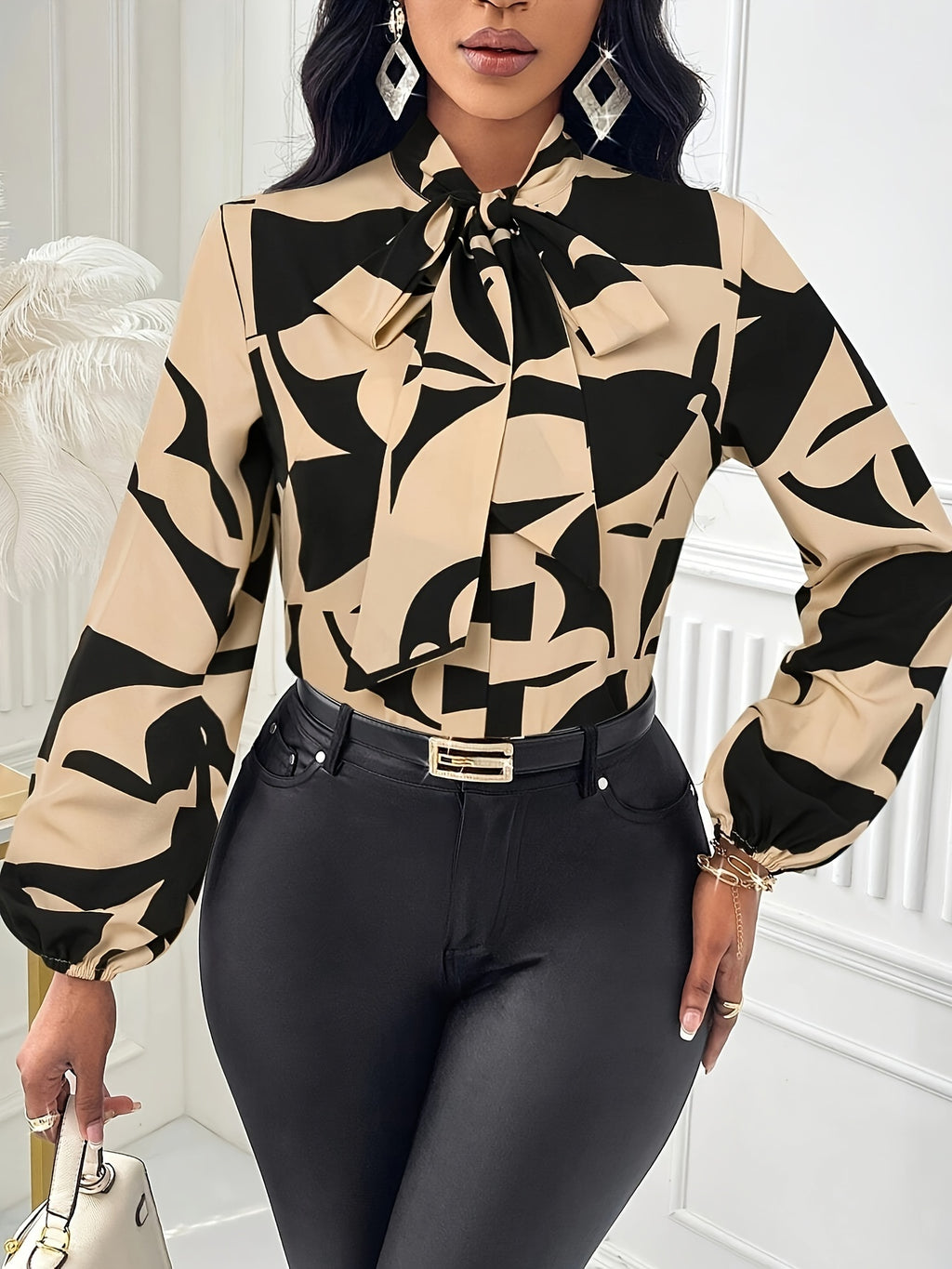Chemise à manches longues pour femmes avec détail de cravate