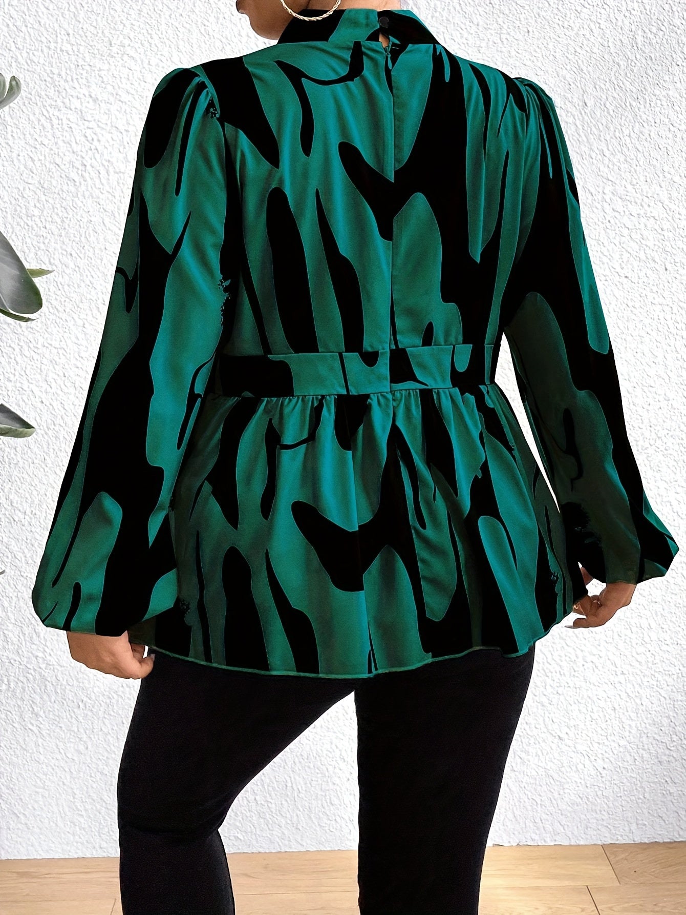 CS8378 Women's Elegant Geometric Camouflage Print Blouse - Sleeve Ruffled Neckline & Puffed Shoulders, Machine Washable Non-Stretch Top for Spring Summer Fall, Office &  Casual Wear, Neck Decoration for Blouse, Smooth Texture