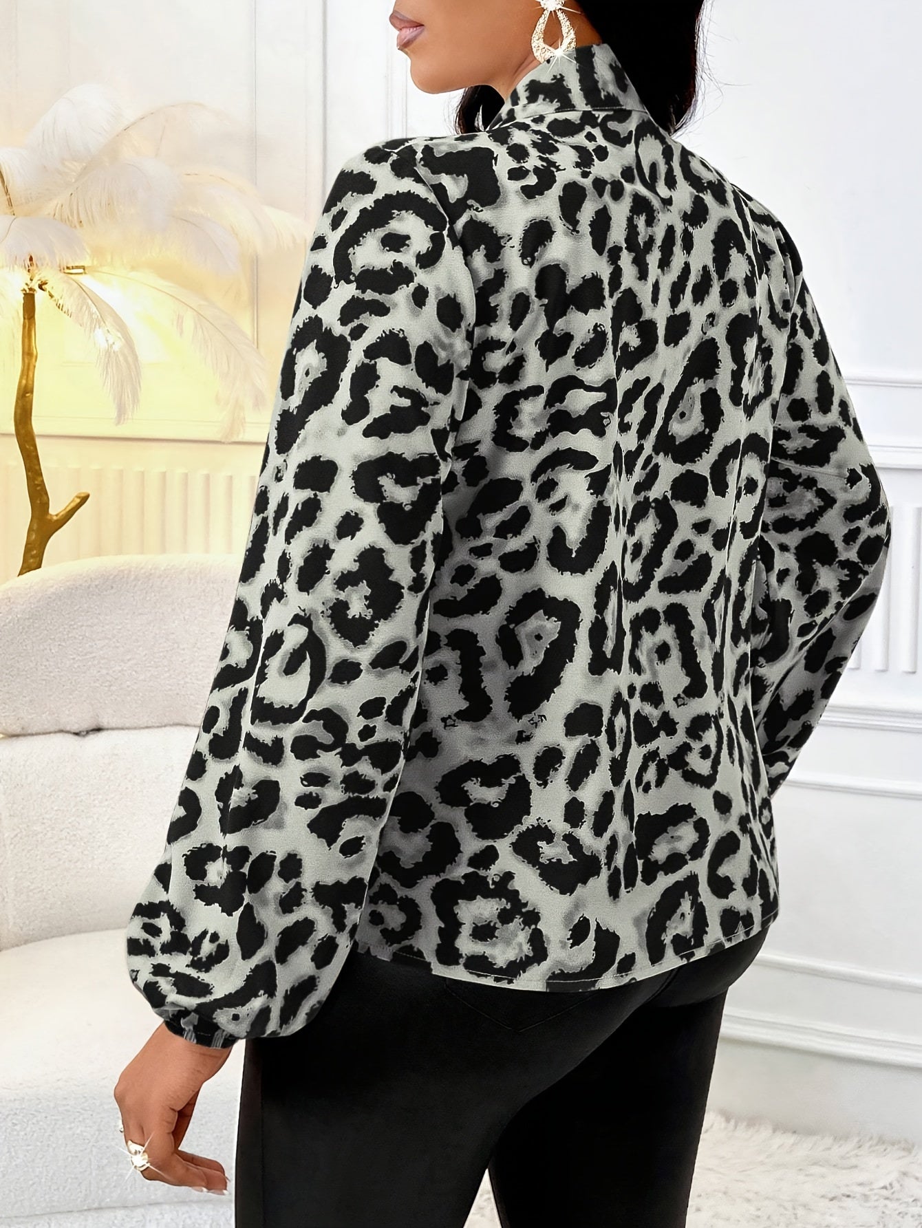 chemise à manches longues à cravate imprimée léopard