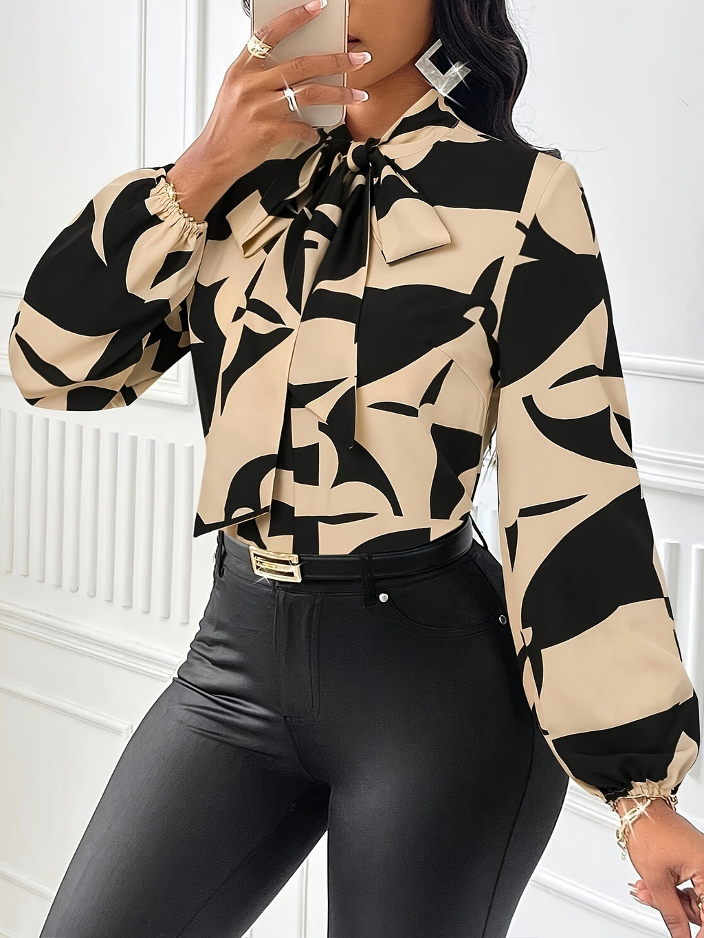 Chemise à manches longues pour femmes avec détail de cravate