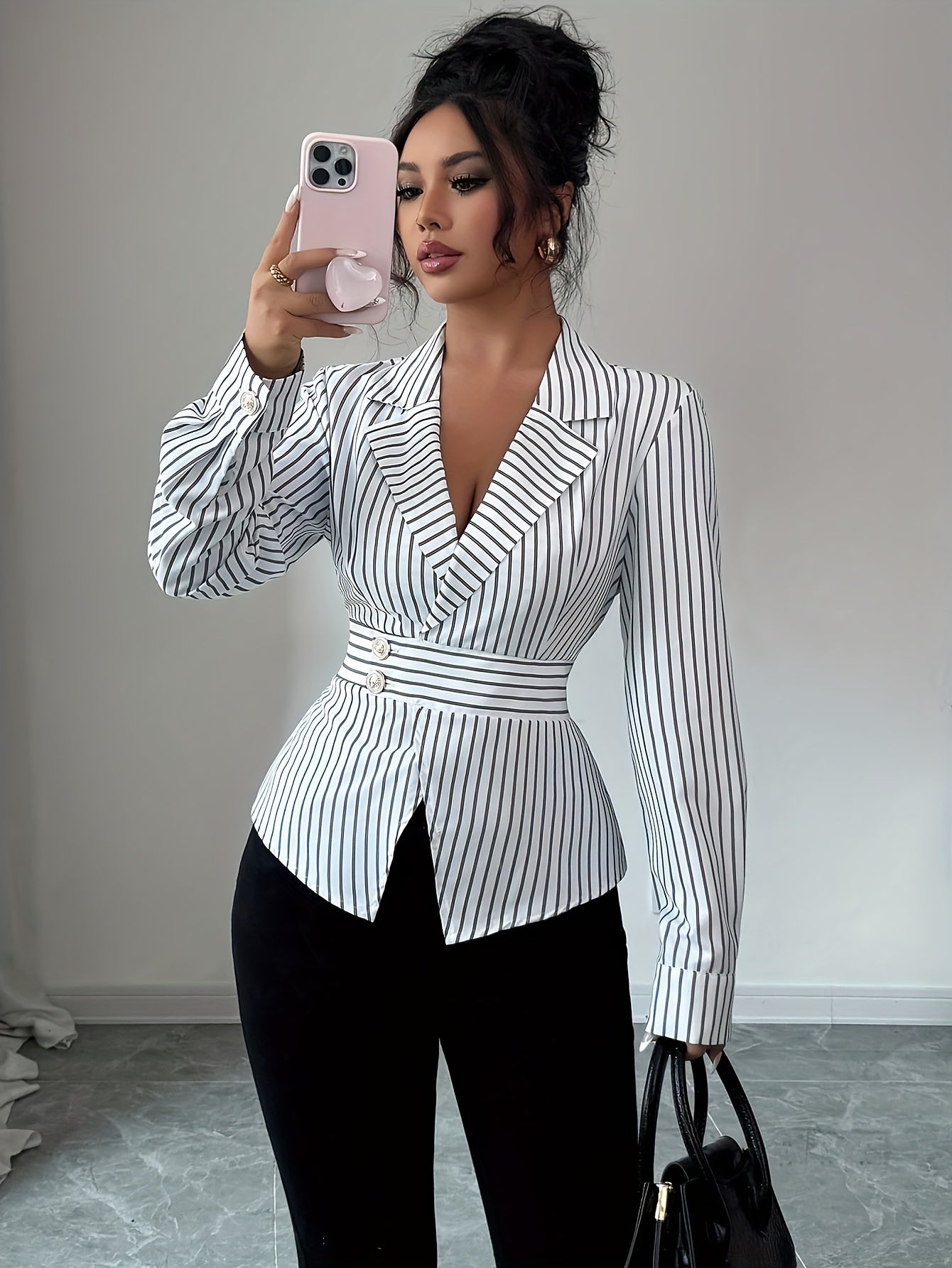 ⚫⚪ Blouse Élégante pour Femme – Col à Rayures Noires et Blanches, Coupe Courte Structurée Type Veste
