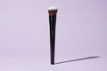 Pinceau Kabuki pour fond de teint accessible-Articulé Make B.