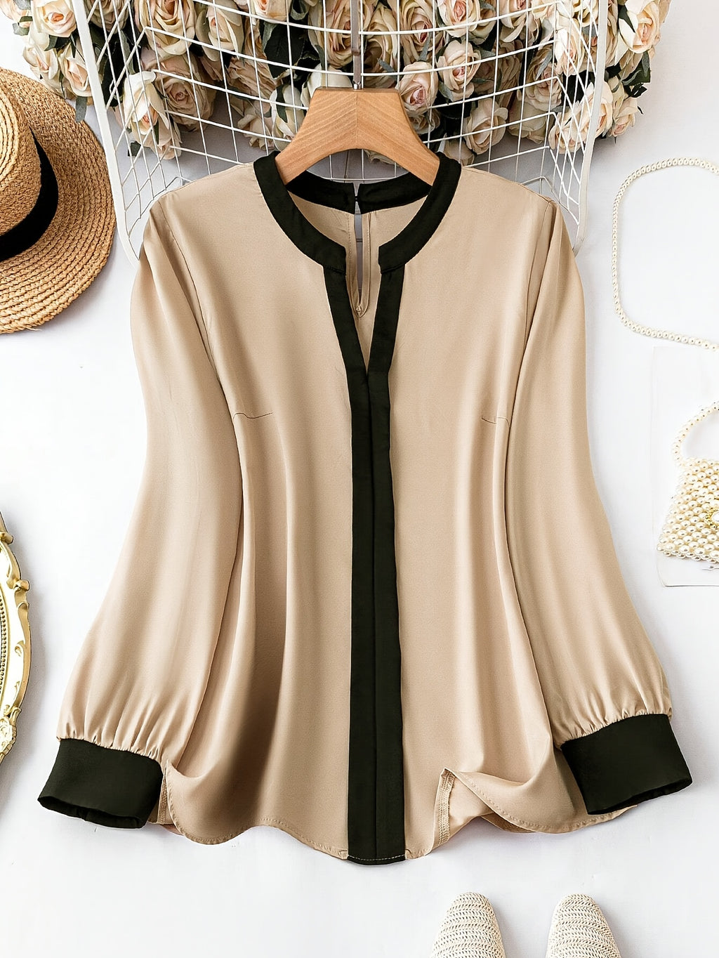 🤎 Blouse Élégante Grande Taille pour Femme – Col Rond à Finition Contrastée, Marron et Noir