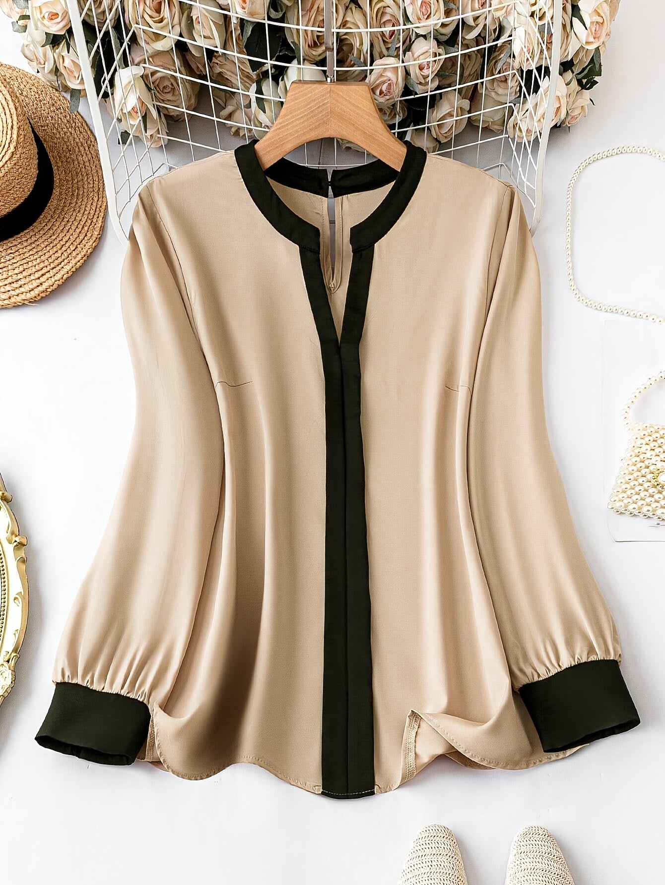 🤎 Blouse Élégante Grande Taille pour Femme – Col Rond à Finition Contrastée, Marron et Noir