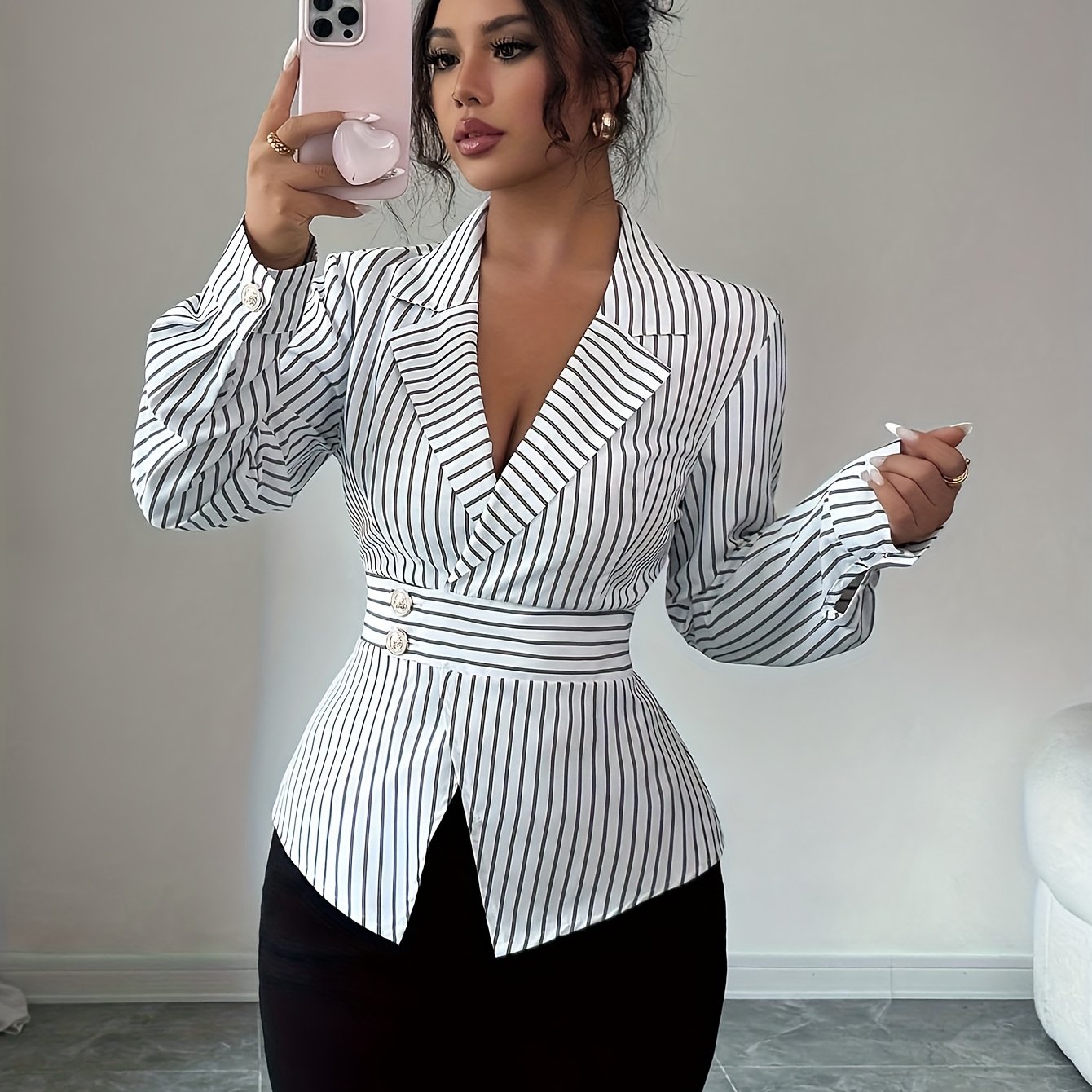 ⚫⚪ Blouse Élégante pour Femme – Col à Rayures Noires et Blanches, Coupe Courte Structurée Type Veste
