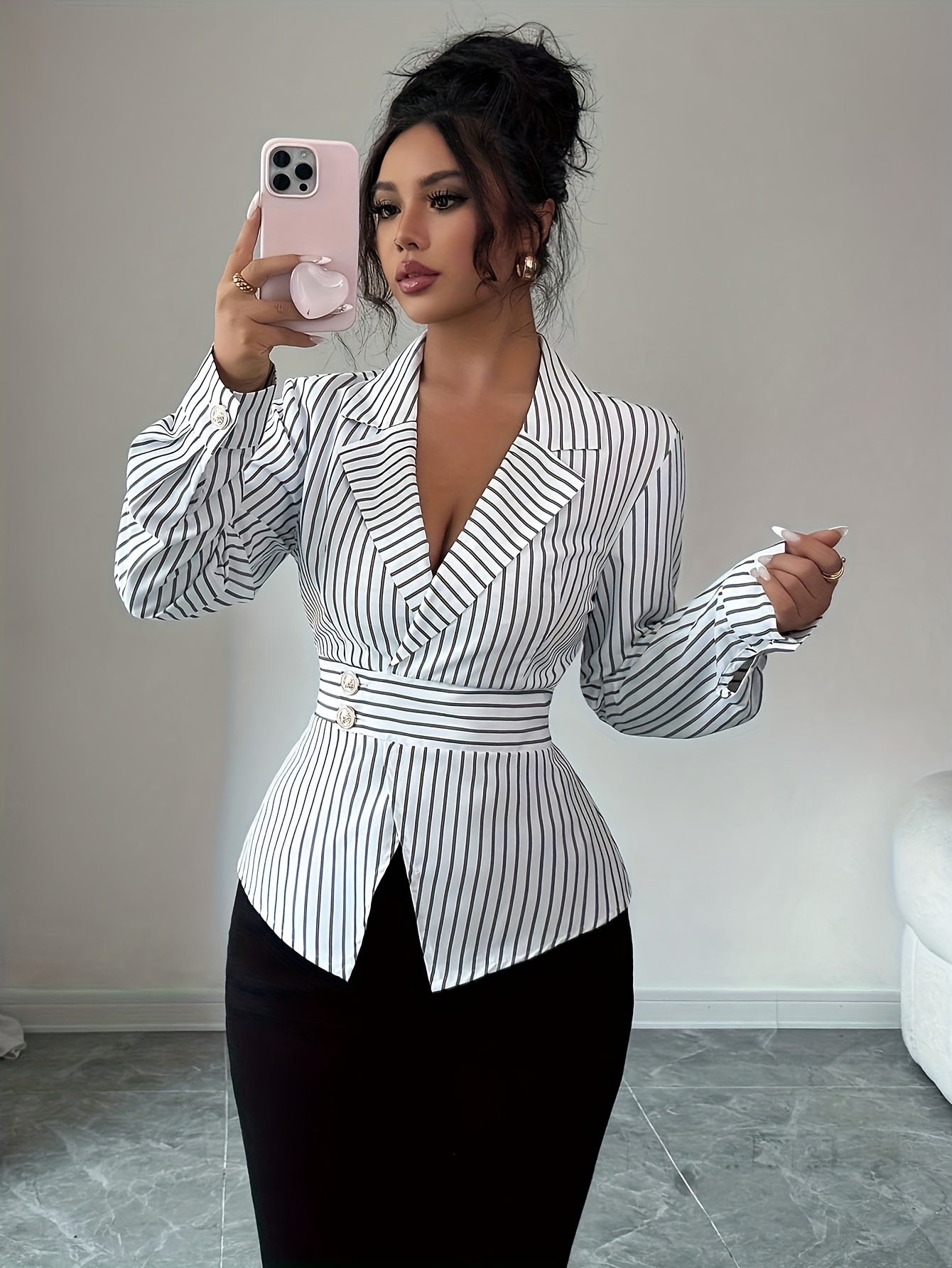 ⚫⚪ Blouse Élégante pour Femme – Col à Rayures Noires et Blanches, Coupe Courte Structurée Type Veste